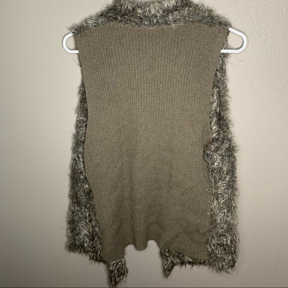 CAbi brown mohair alpaca faux fur open front vest women’s size medium - Picture 2 of 4